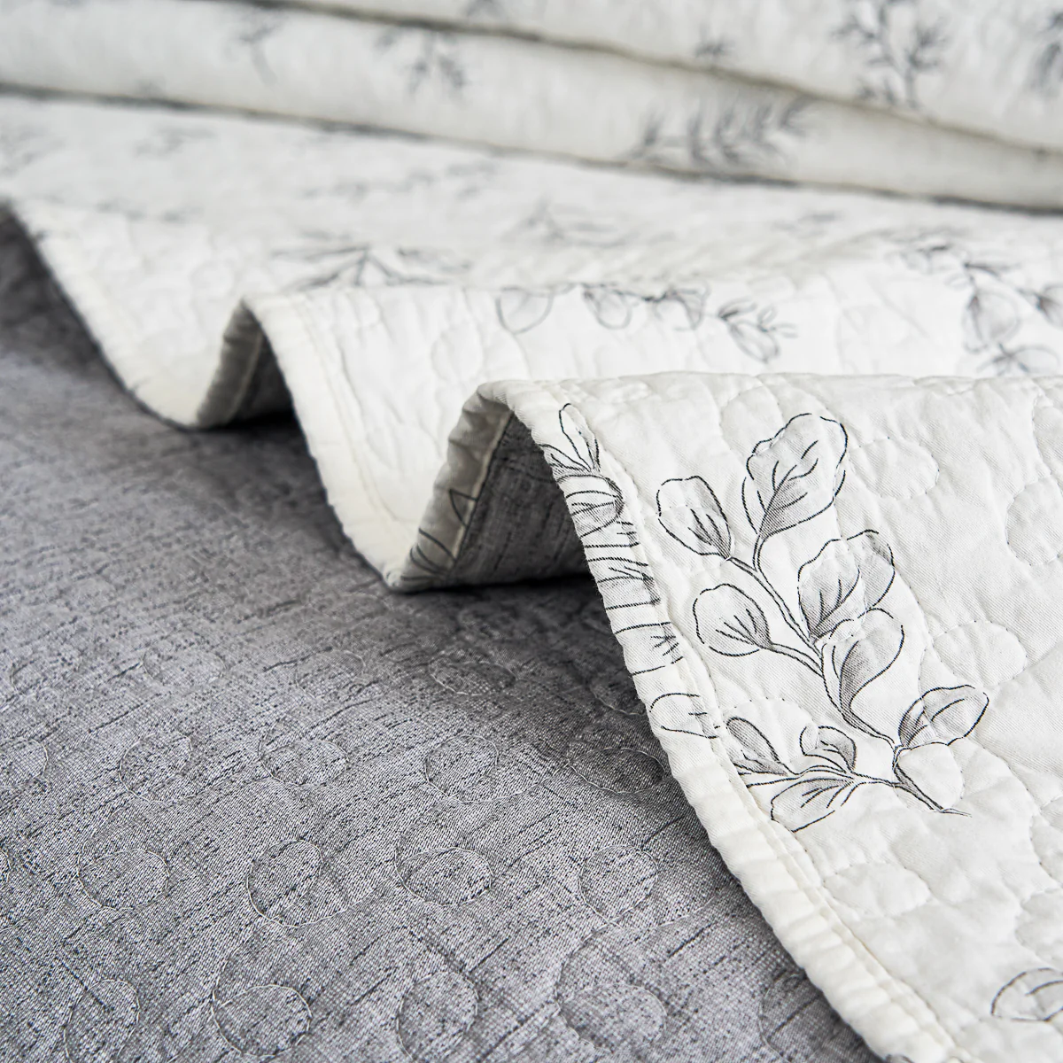 Joanny Floral Cotton Quilt Set - Image 8