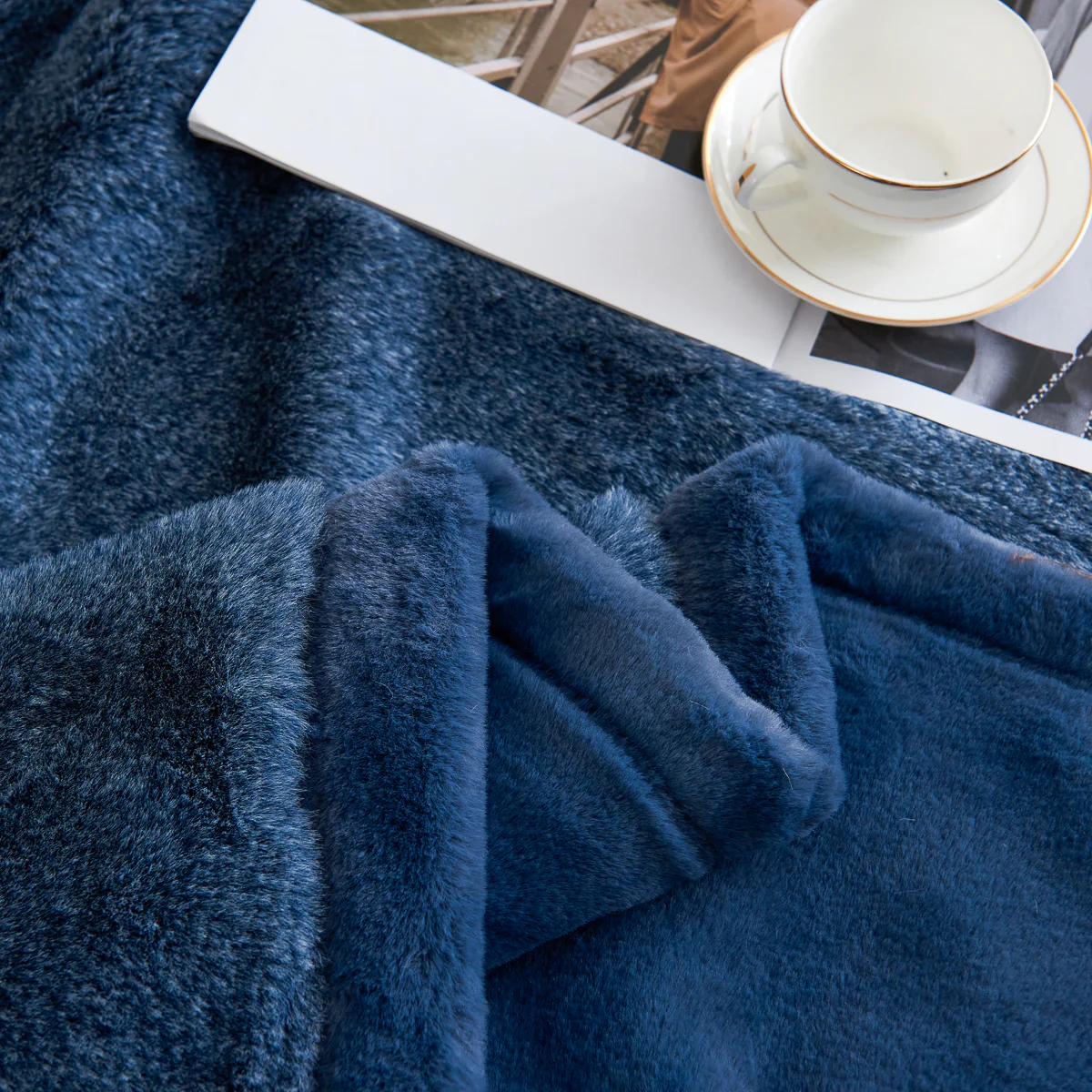 Lanton Luxe Faux Fur Winter Blanket - Image 8