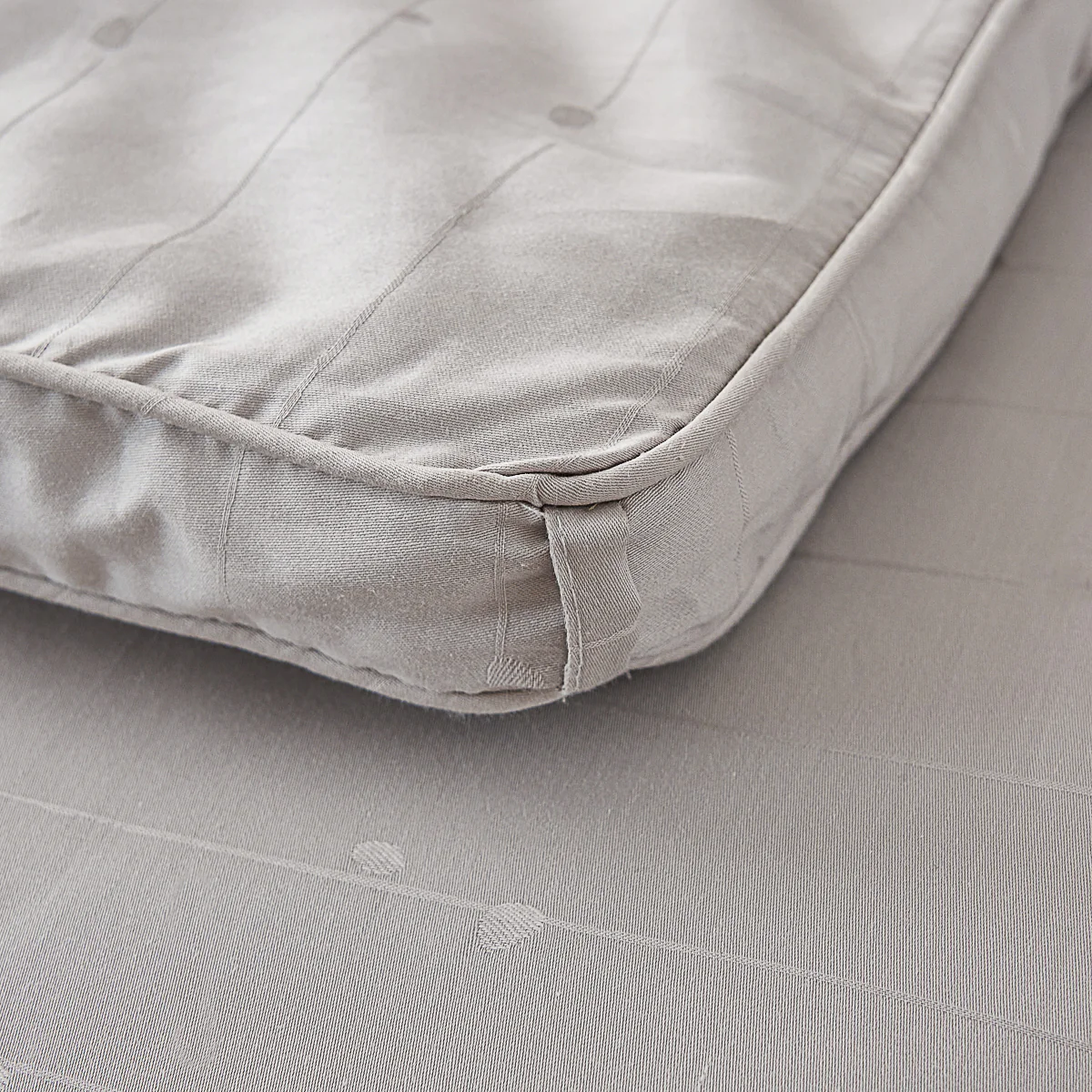 Natural Bamboo Charcoal All Season Duvet Insert - Image 10