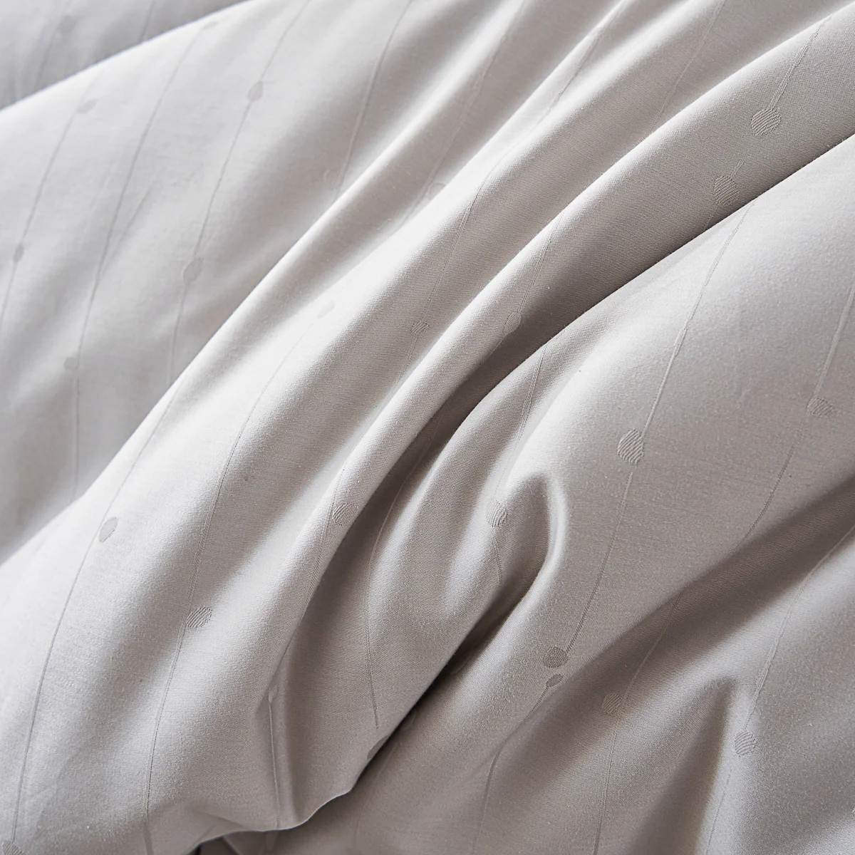 Natural Bamboo Charcoal All Season Duvet Insert - Image 9