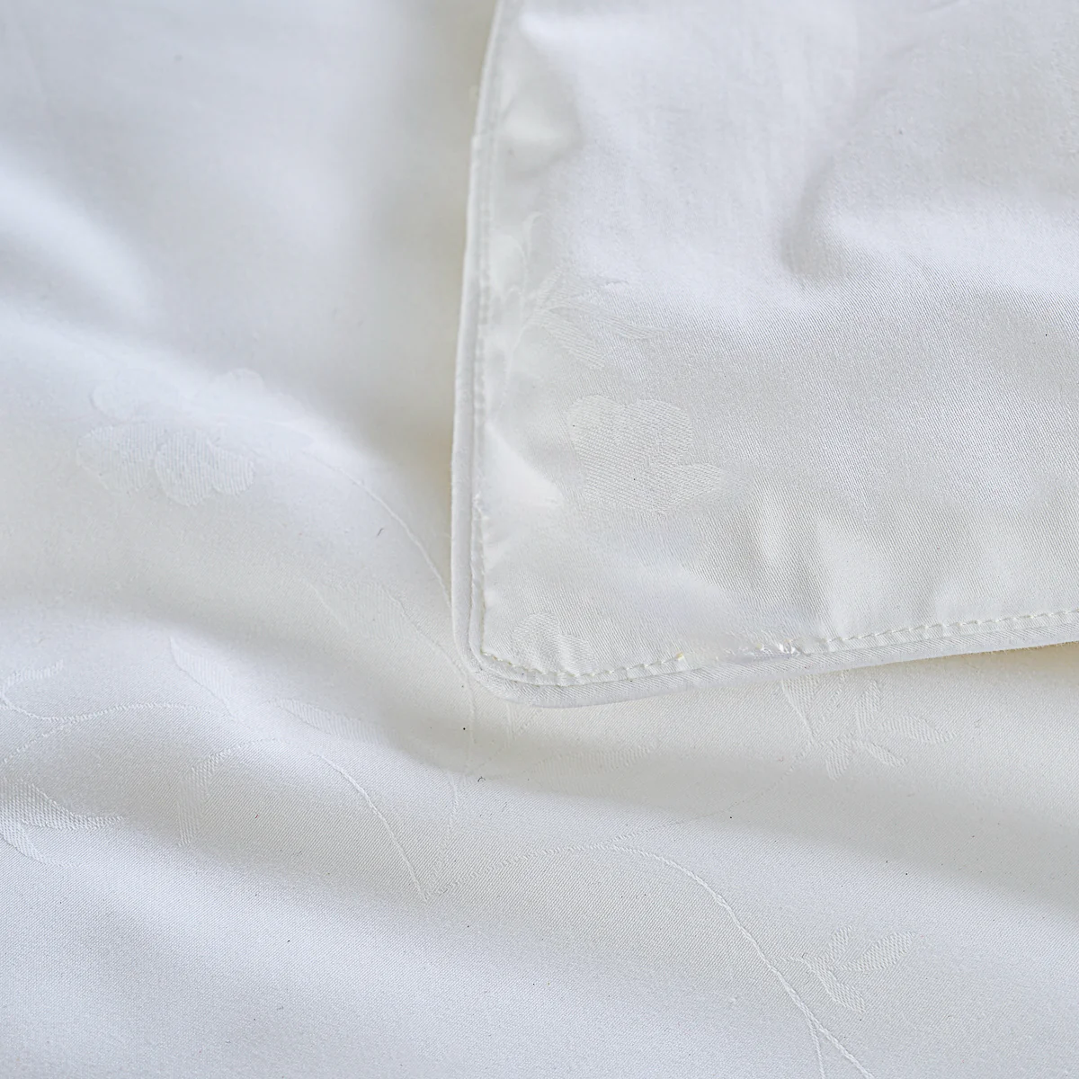 Premium Mulberry Silk All Season Duvet Insert - Image 9