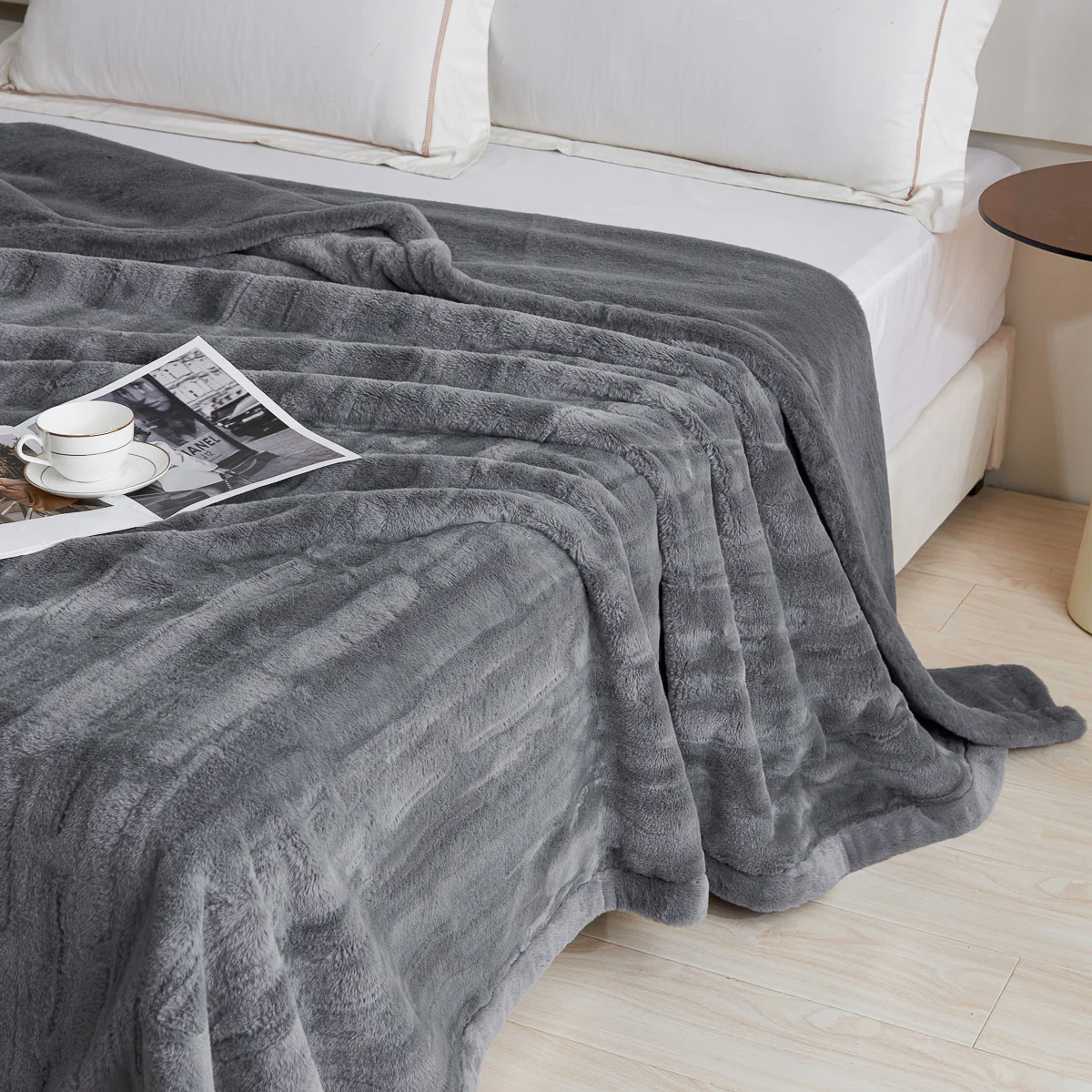 Stan Luxe Faux Fur Winter Blanket - Image 4