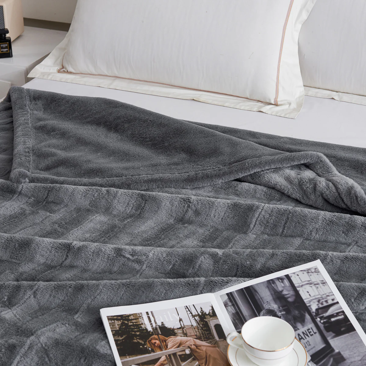 Stan Luxe Faux Fur Winter Blanket - Image 6